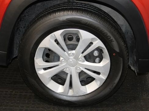 Used 2024 Chevrolet Trax LS FWD image 31