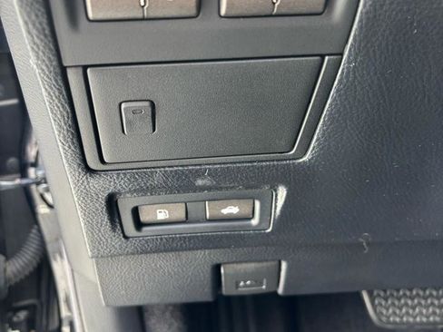 Used 2010 Lexus LS 460 RWD image 12