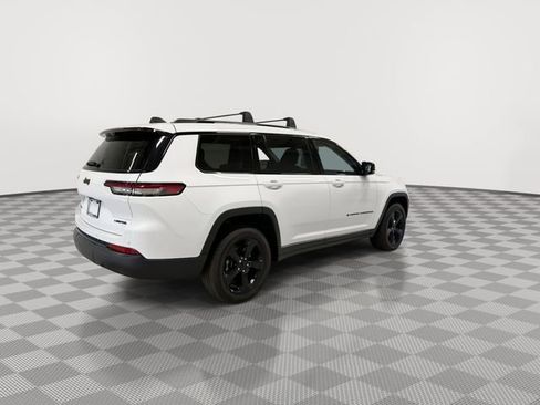 Used 2022 Jeep Grand Cherokee L Limited w/ Luxury Tech Group II image 11