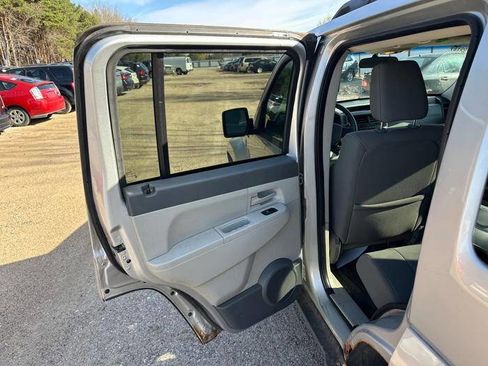 Used 2008 Jeep Liberty Sport w/ Popular Equipment Group AWD/4WD image 23