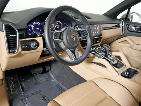 Certified 2022 Porsche Cayenne w/ Premium Package image 4