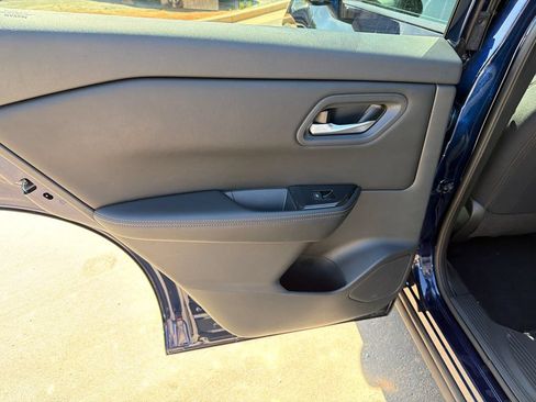 Used 2025 Nissan Rogue SV FWD image 21