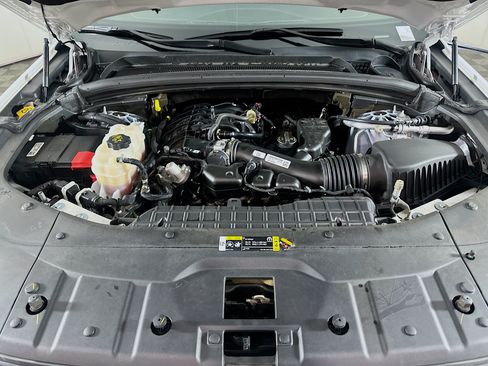 Used 2023 Jeep Grand Cherokee Laredo AWD/4WD image 31