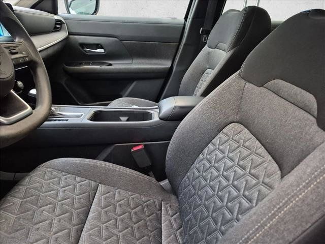 Used 2026 Nissan Kicks SV w/ SV Premium Package FWD image 14