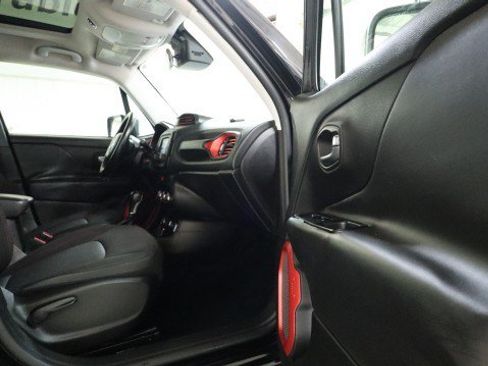 Used 2015 Jeep Renegade Trailhawk AWD/4WD image 10