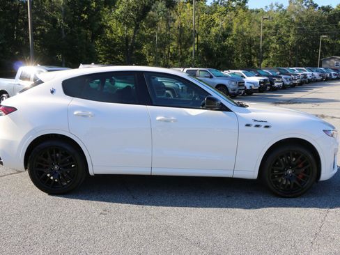 Used 2022 Maserati Levante Modena AWD/4WD image 9