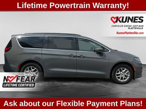 Used 2022 Chrysler Pacifica Touring-L FWD image 11