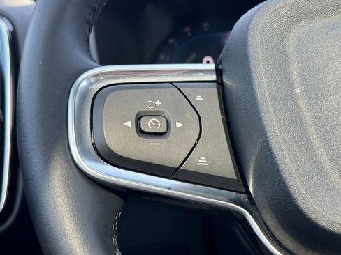 Certified 2025 Volvo XC40 B5 Core image 18