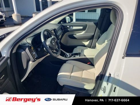 Used 2024 Volvo XC40 B5 Ultimate w/ Protection Package Premier AWD/4WD image 9