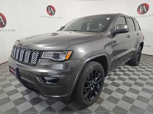 Used 2020 Jeep Grand Cherokee Altitude image 5
