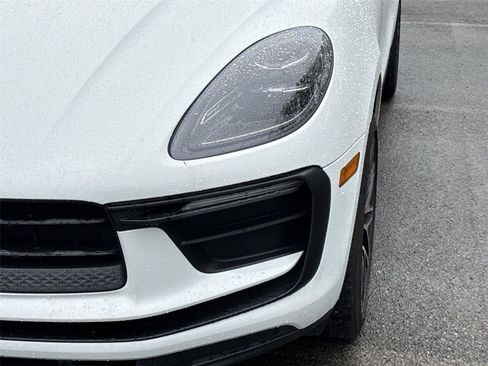 Used 2024 Porsche Macan AWD/4WD image 9