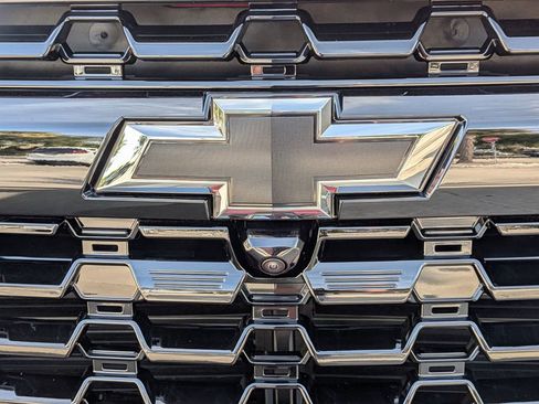 New 2026 Chevrolet Suburban Premier RWD image 5