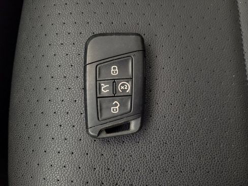 Used 2024 Volkswagen Jetta SE image 32