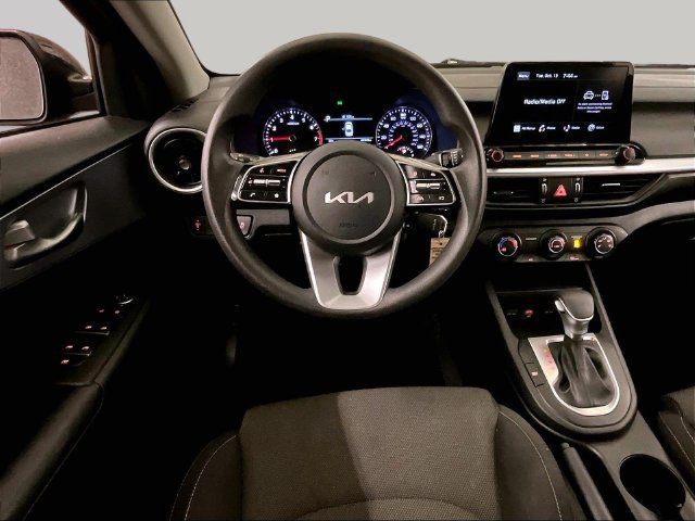 Used 2022 Kia Forte LXS FWD image 5