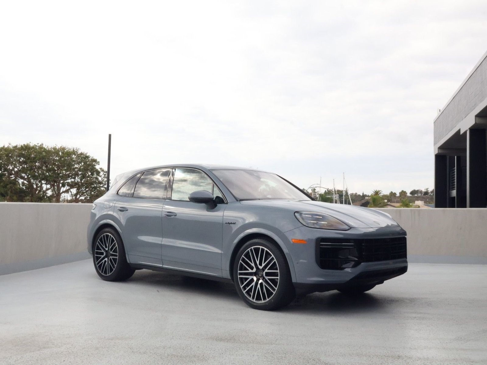 Certified 2025 Porsche Cayenne Turbo AWD/4WD image 7