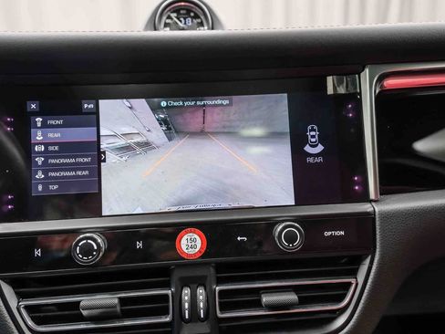 Used 2024 Porsche Macan image 25