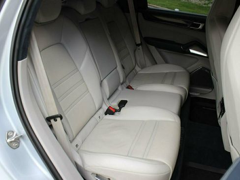 Used 2019 Porsche Cayenne Turbo AWD/4WD image 21