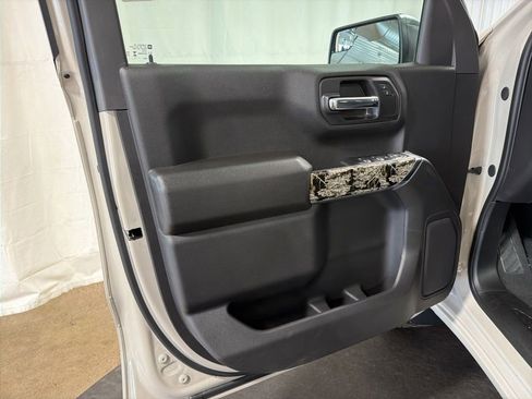 New 2026 Chevrolet Silverado 1500 Custom Trail Boss AWD/4WD image 4