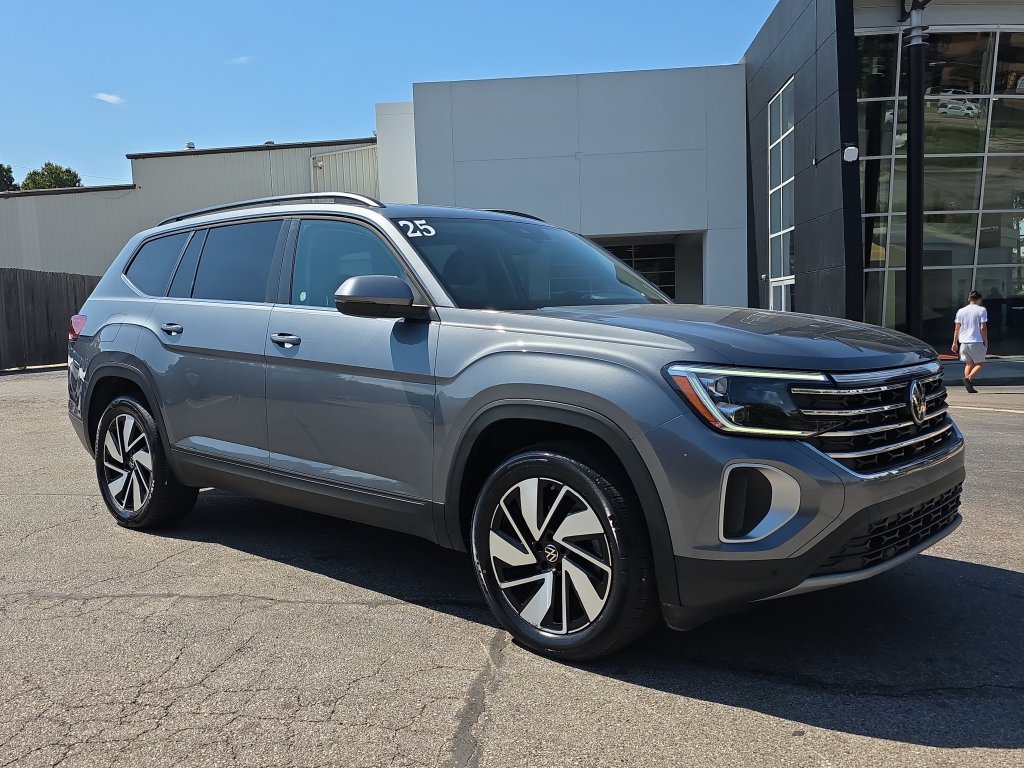 Used 2025 Volkswagen Atlas SE AWD/4WD image 7