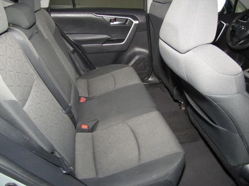 Used 2021 Toyota RAV4 XLE w/ Convenience Package AWD/4WD image 18