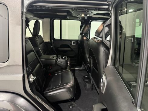 Used 2019 Jeep Wrangler Unlimited Sahara w/ Uconnect 4C Nav & Sound Group AWD/4WD image 24