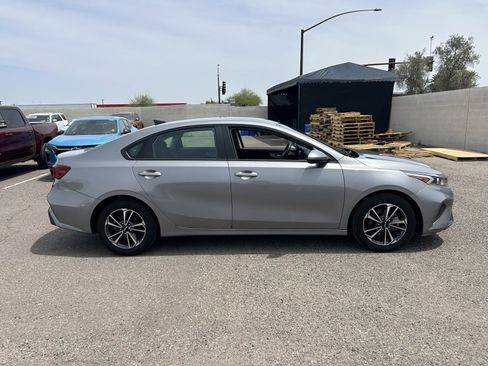 Used 2024 Kia Forte LXS FWD image 5