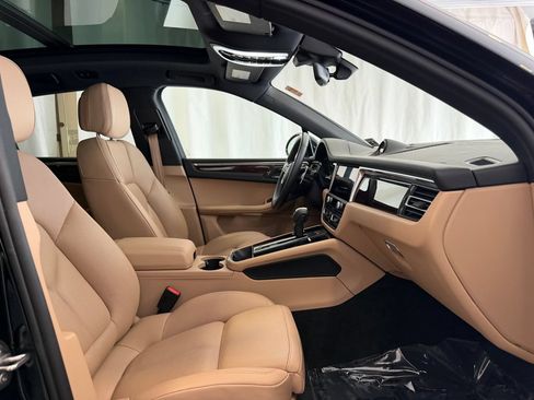 Certified 2024 Porsche Macan S AWD/4WD image 16