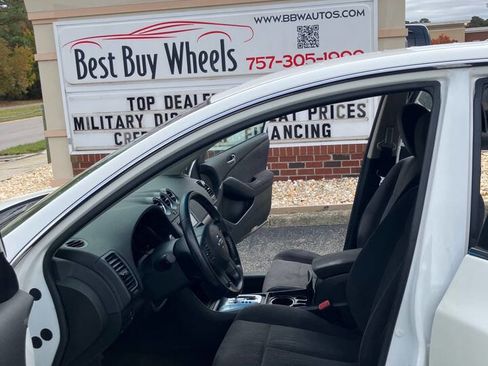 Used 2011 Nissan Altima 2.5 S w/ Special Edition Pkg image 8