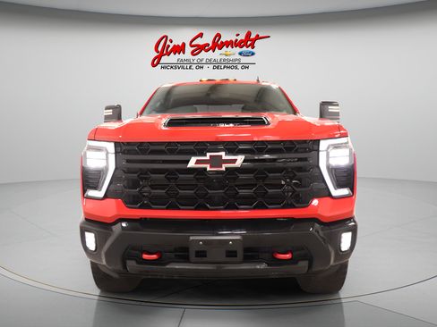 Used 2024 Chevrolet Silverado 2500 ZR2 AWD/4WD image 3