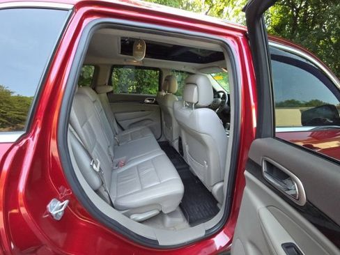 Used 2013 Jeep Grand Cherokee Laredo AWD/4WD image 28