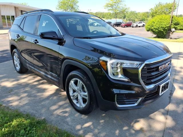 Used 2024 GMC Terrain SLE w/ Driver Convenience Package AWD/4WD image 3