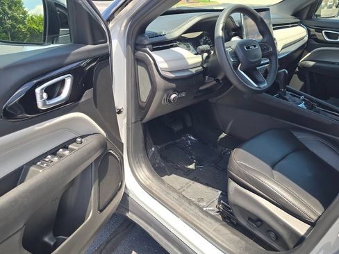 Used 2025 Jeep Compass Limited AWD/4WD image 9