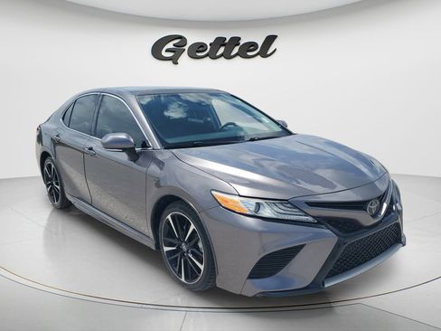Used 2020 Toyota Camry XSE FWD image 3