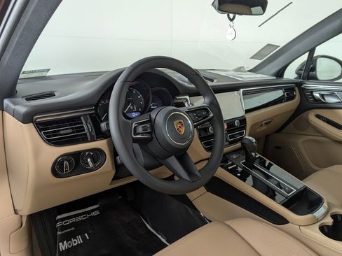New 2026 Porsche Macan image 4