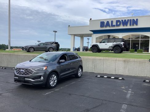 Used 2022 Ford Edge Titanium w/ Equipment Group 301A AWD/4WD image 3