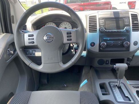 Used 2015 Nissan Frontier Desert Runner RWD image 12