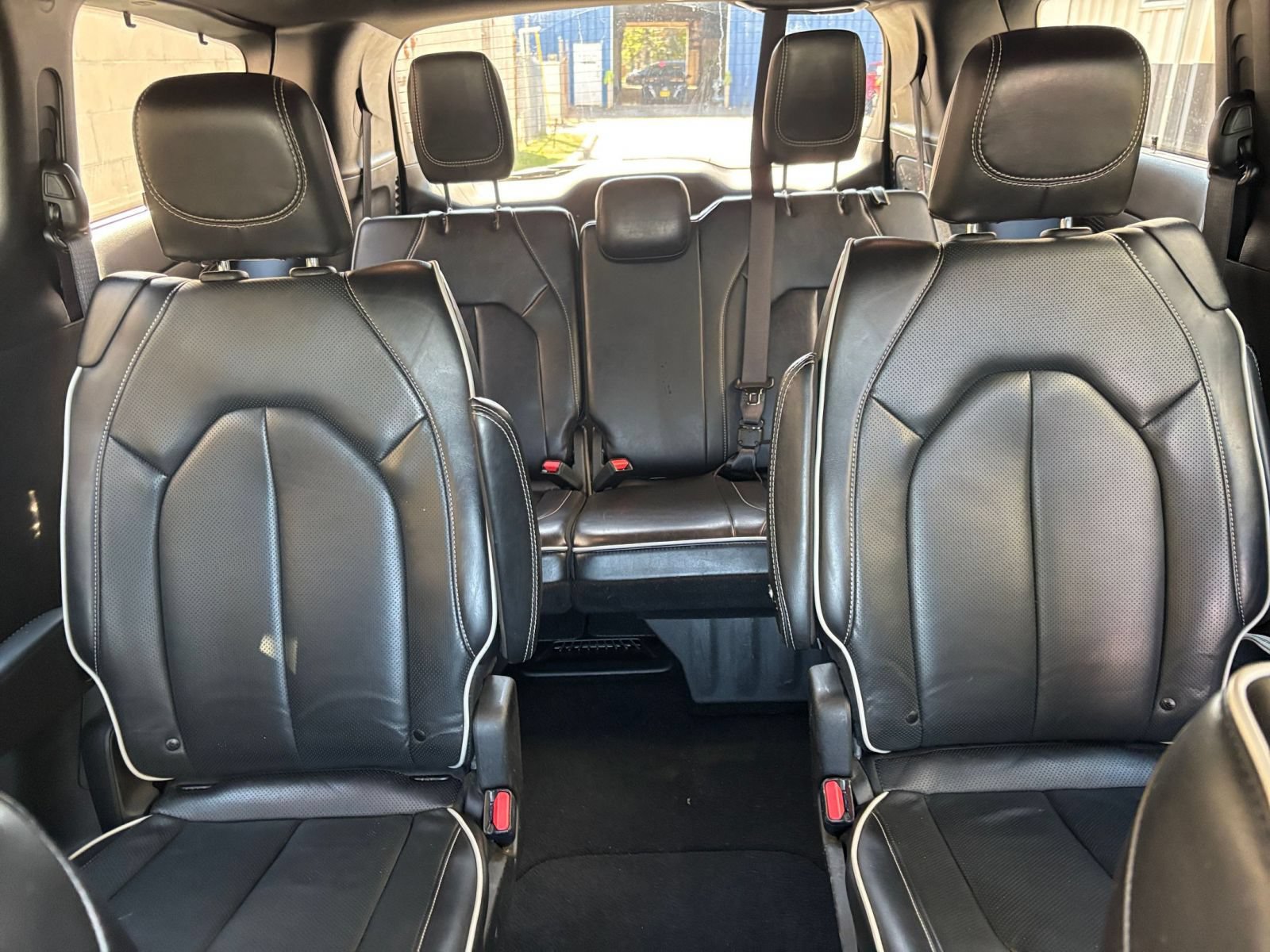 Used 2025 Chrysler Pacifica Limited FWD image 42