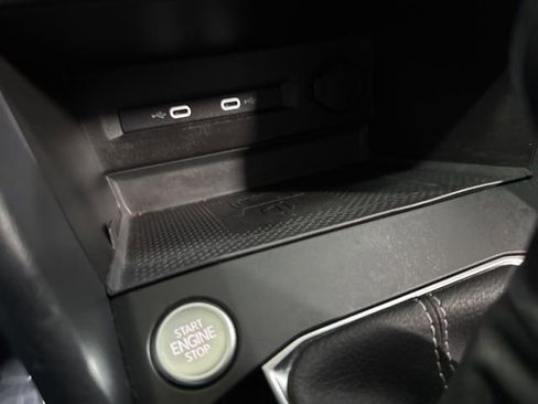 Used 2022 Volkswagen Taos SE image 21