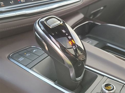 Used 2024 Cadillac Escalade Sport Platinum w/ LPO, ONYX Package image 24