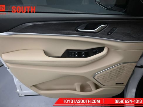 Used 2023 Jeep Grand Cherokee Limited w/ Luxury Tech Group II AWD/4WD image 30
