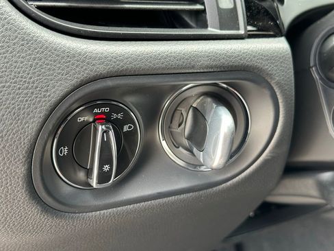 Used 2025 Porsche Macan image 16