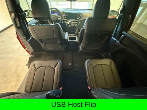 New 2026 Chrysler Pacifica Select image 11
