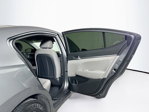 Used 2019 Hyundai Elantra SE image 27