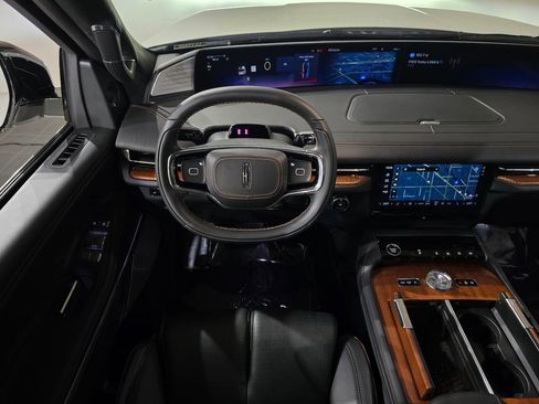 New 2025 Lincoln Navigator Black Label image 18