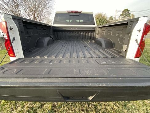 Used 2024 Chevrolet Silverado 2500 High Country image 9