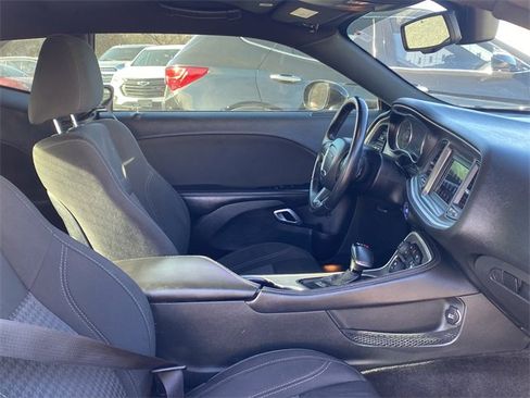 Used 2019 Dodge Challenger SXT image 11