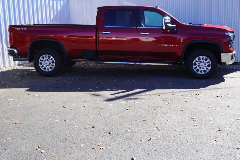 Used 2024 Chevrolet Silverado 3500 LTZ w/ LTZ Convenience Package AWD/4WD image 2