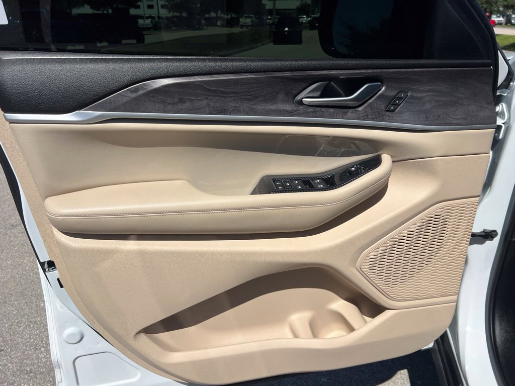 Used 2024 Jeep Grand Cherokee L Limited RWD image 33