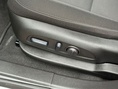 Used 2025 Chevrolet Blazer LT image 23