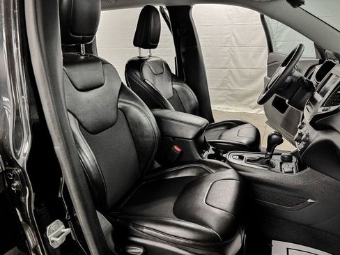 Used 2021 Jeep Cherokee Latitude Plus image 12